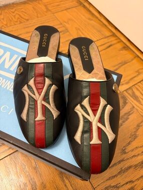 Gucci Yankees Black Leather Slip-On Mules